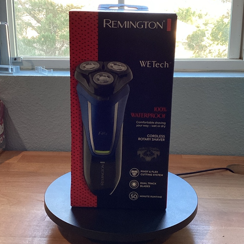 Remington WetTech R4 Cordless Rotary Shaver Mens Waterproof Rechargeable Trimmer